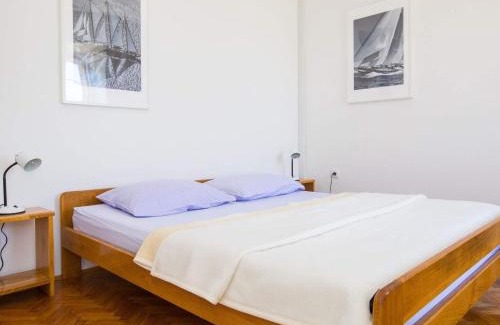 Molunat Apartment | Studio apartment with sea view