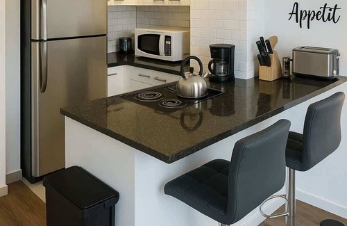 East Hyde Park Apartment | Studio Apt Comfy & Sunlit