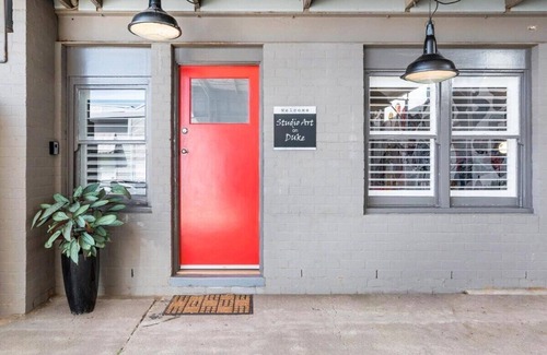 Daylesford Apartment | Studio Art on Duke Su
