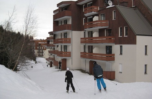 Le Pleynet Apartment | Studio at the foot of the slopes with balcony