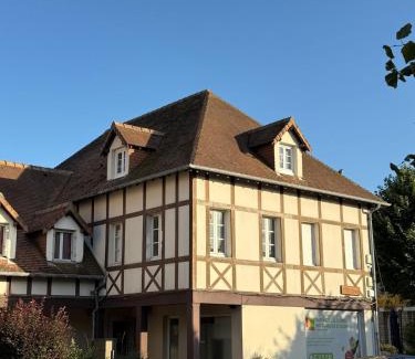 Dives-sur-Mer Apartment | Studio au cœur du village d'arts