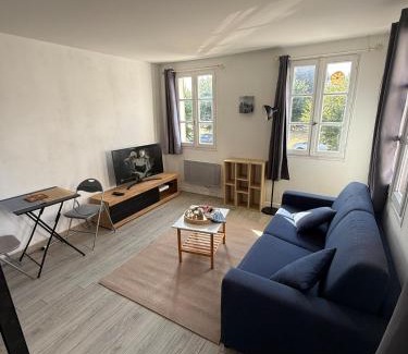 Dives-sur-Mer Apartment | Studio au cœur du village d'arts