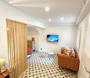 Gemenos Apartment | Studio au cœur du village
