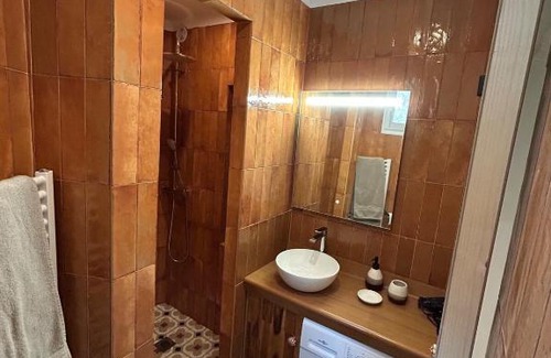 Gemenos Apartment | Studio au cœur du village