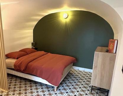 Gemenos Apartment | Studio au cœur du village