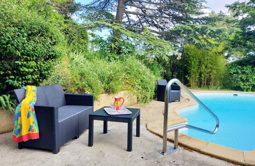 Pertuis Apartment | Studio au Calme au Milieu des Pins Avec les Oiseaux et les Écureuils