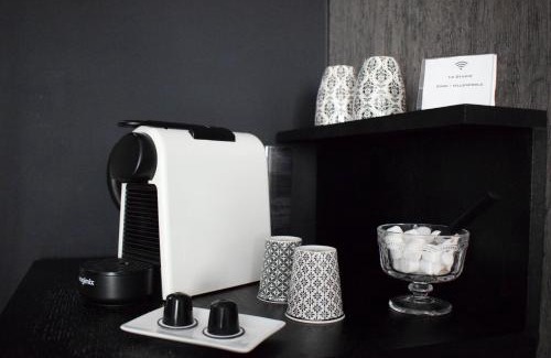 Dole Apartment | Studio au Moulin " Design Noir " Vue Unique