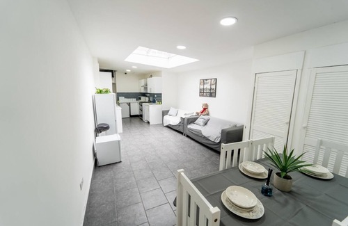 Birmingham Apartment | Studio Available Close to Queen Elizabeth Hospital