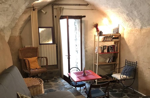 Saint-Martial Apartment | Studio Avec Patio Exterieur Coeur de Village Cevenol