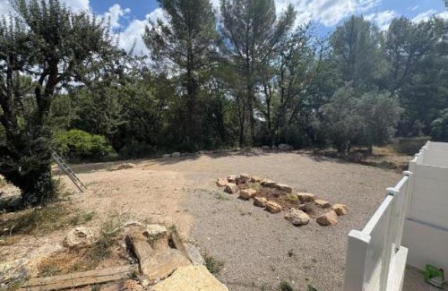 Trans-en-Provence Apartment | Studio Azzurro, parking, cuisine équipée, idéal pros en déplacement