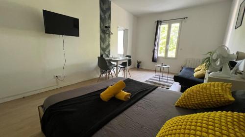 Chatellerault Apartment | Studio Bali I spacieux avec jardin d'été I proche Futuroscope