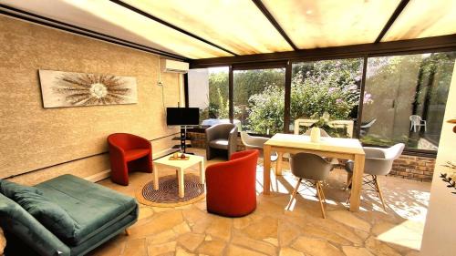 Neuilly-sur-Marne Apartment | Studio bien équipé et indépendant avec véranda commune