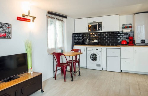 Le Perreux-sur-Marne Apartment | Studio BISTROT near PARIS and DISNEYLAND - FREE WIFI