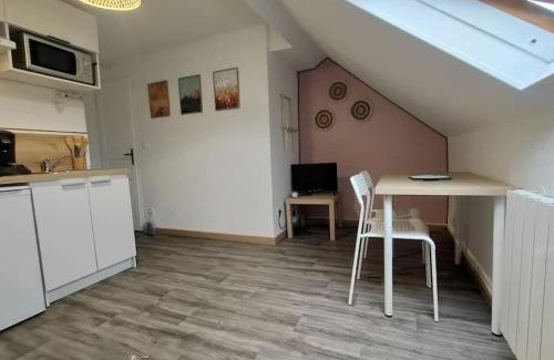 Valenciennes Apartment | Studio Bohème, Proche Hyper Centre et Commerces