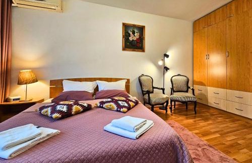 Sector 6 Apartment | Studio Brancusi by Rosuites