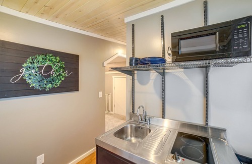 Holland Apartment | Studio by Lake Michigan: Homestead Experience!