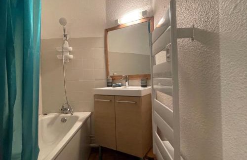 Notre-Dame-de-Bellecombe Apartment | Studio cabine calme avec parking proche commodités - FR-1-505-194