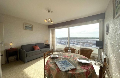 Saint-Gilles-Croix-de-Vie Apartment | Studio cosy à Saint-Gilles-Croix-de-Vie avec parking privé - FR-1-224-116