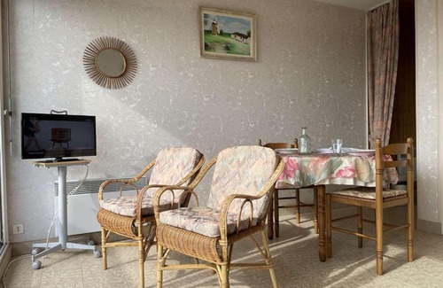 Saint-Gilles-Croix-de-Vie Apartment | Studio cosy à Saint-Gilles-Croix-de-Vie avec parking privé - FR-1-224-116