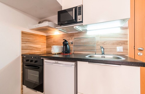 Peniche de Cima Apartment | Studio C/Private Courtyard 2 minutes from Peniche Beach