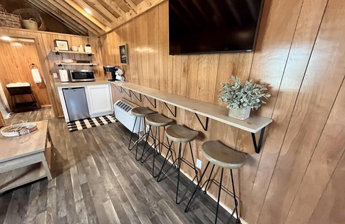Bolivia RV Rental | Studio Cabin - Upscale Cozy Studio Style Cabin