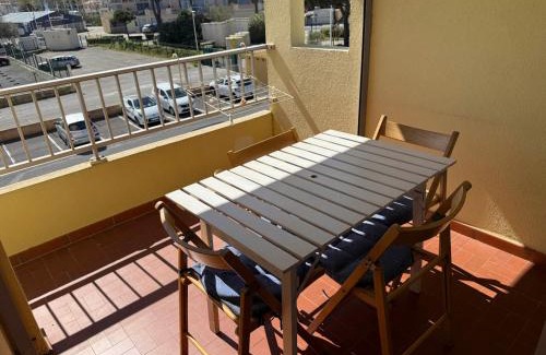 Gruissan Apartment | Studio Cabine à Gruissan pour 4 Pers. avec Loggia et Parking Privé – Résidence Voile d'Oc - FR-1-784-11