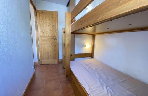 Praz-sur-Arly Apartment | Studio Cabine à Praz-Sur-Arly, proche village et pistes, balcon, parking, piscine, 4 pers - FR-1-603-18