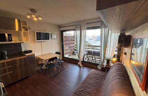 Auris Apartment | Studio cabine 4 couchages au pied des pistes, proche commerces - Auris en Oisans - FR-1-297-343