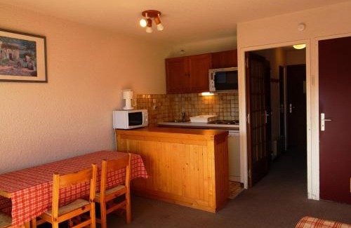 Auris Apartment | Studio cabine 4 pers, pieds des pistes, proche commerces, balcon, vue sur montagnes - FR-1-297-30