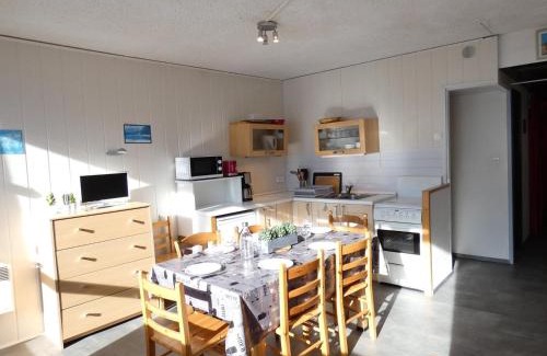 Piau Engaly Apartment | Studio cabine 6 pers. avec balcon exposition Sud, salon avec LCD et DVD, cuisine équipée, casier à ski - FR-1-457-196