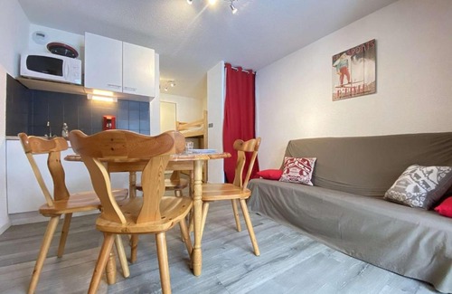 Praz-sur-Arly Apartment | Studio Cabine au Calme avec Terrasse à Praz-sur-Arly - 4 Personnes, Parking et Casier à Ski - FR-1-603-14