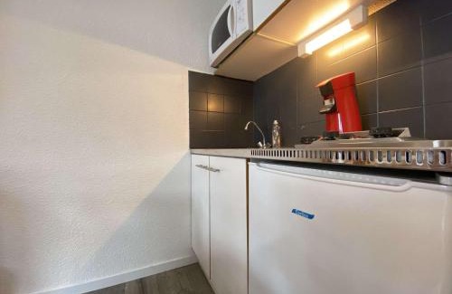 Praz-sur-Arly Apartment | Studio Cabine au Calme avec Terrasse à Praz-sur-Arly - 4 Personnes, Parking et Casier à Ski - FR-1-603-14