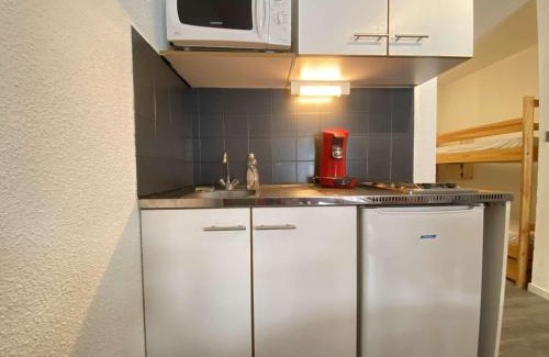 Praz-sur-Arly Apartment | Studio Cabine au Calme avec Terrasse à Praz-sur-Arly - 4 Personnes, Parking et Casier à Ski - FR-1-603-14