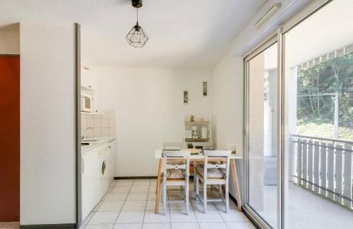 Luz-Saint-Sauveur Apartment | Studio cabine avec parking proche centre Luz-Saint-Sauveur, balcon, pour 4 pers. - FR-1-402-66