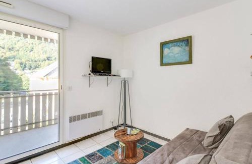 Luz-Saint-Sauveur Apartment | Studio cabine avec parking proche centre Luz-Saint-Sauveur, balcon, pour 4 pers. - FR-1-402-66