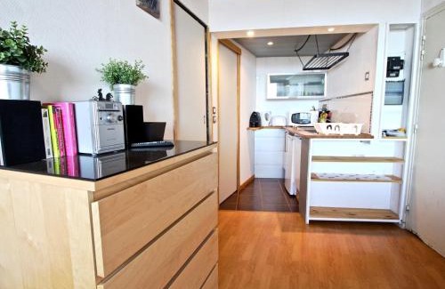 Chamrousse Apartment | Studio cabine avec balcon, proche des pistes, bien équipé, idéal pour 4 personnes - FR-1-340-195