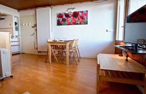 Chamrousse Apartment | Studio cabine avec balcon, proche des pistes, bien équipé, idéal pour 4 personnes - FR-1-340-195