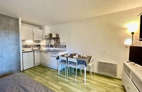 Sainte-Maxime Apartment | Studio cabine avec piscine, parking privatif, loggia et accès plage à pied - Sainte-Maxime - FR-1-226-534