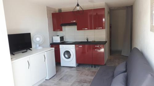 Port Rive Gauche Apartment | Studio cabine avec jardinet à 30 m de la plage, au calme.
