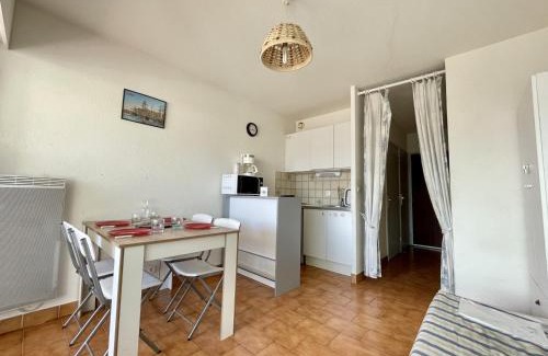 Sete Apartment | Studio cabine avec parking à 600m des plages à Sète - FR-1-338-162