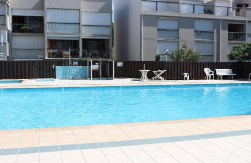 Port Rive Gauche Apartment | Studio Cabine Climatisé avec Terrasse et Piscine sur le Port de Gruissan, Proche Plage - 4 Couchages - FR-1-229-104