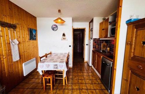 Les Saisies Apartment | Studio cabine cosy aux Saisies, sud, 4 pers, skis aux pieds, proche ESF, tout équipé - FR-1-293-169
