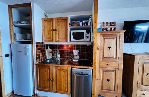 Les Saisies Apartment | Studio cabine cosy aux Saisies, sud, 4 pers, skis aux pieds, proche ESF, tout équipé - FR-1-293-169