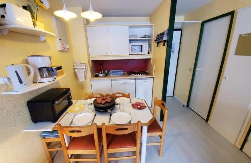 Bellentre Apartment | Studio cabine cosy avec balcon, bien équipé, accès rapide aux pistes et commerces – Montchavin Les Coches - FR-1-329-10