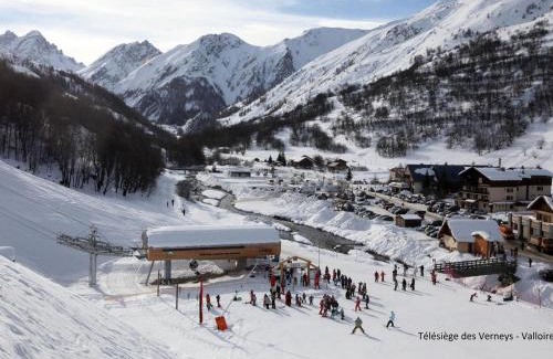 Valloire Apartment | Studio cabine cosy pour 3 pers, proche télésiège, balcon, parking, ski et golf à Valloire - FR-1-263-127