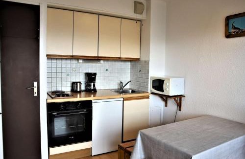 Auris Apartment | Studio cabine fermée, 4 couchages, balcon ensoleillé, au pied des pistes - Auris en Oisans - FR-1-297-306