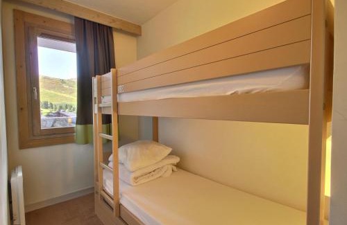 Belle Plagne Apartment | Studio-cabine pour 4 avec balcon, proche pistes et commerces - FR-1-455-198