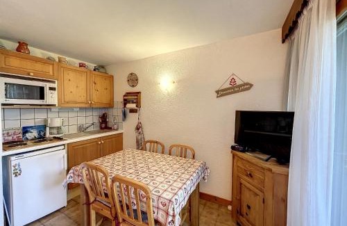 Combloux Apartment | Studio cabine proche centre Combloux, 4 pers, balcon, parking - FR-1-560-53