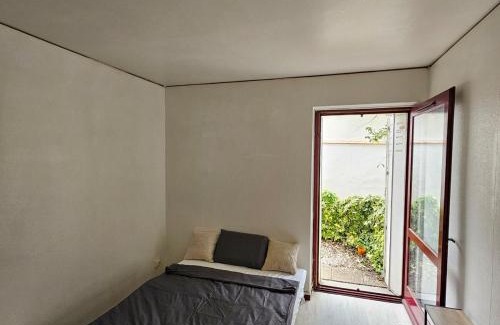 Saint Seurin - Fondaudege Apartment | Studio calme avec petit jardinet