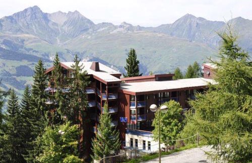 Arc-1800 Apartment | Studio calme rénové, balcon, Wifi, parking inclus, proche Transarc et commerces - FR-1-346-345